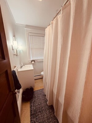 Haartrockner, Handtücher, Seife, Shampoo