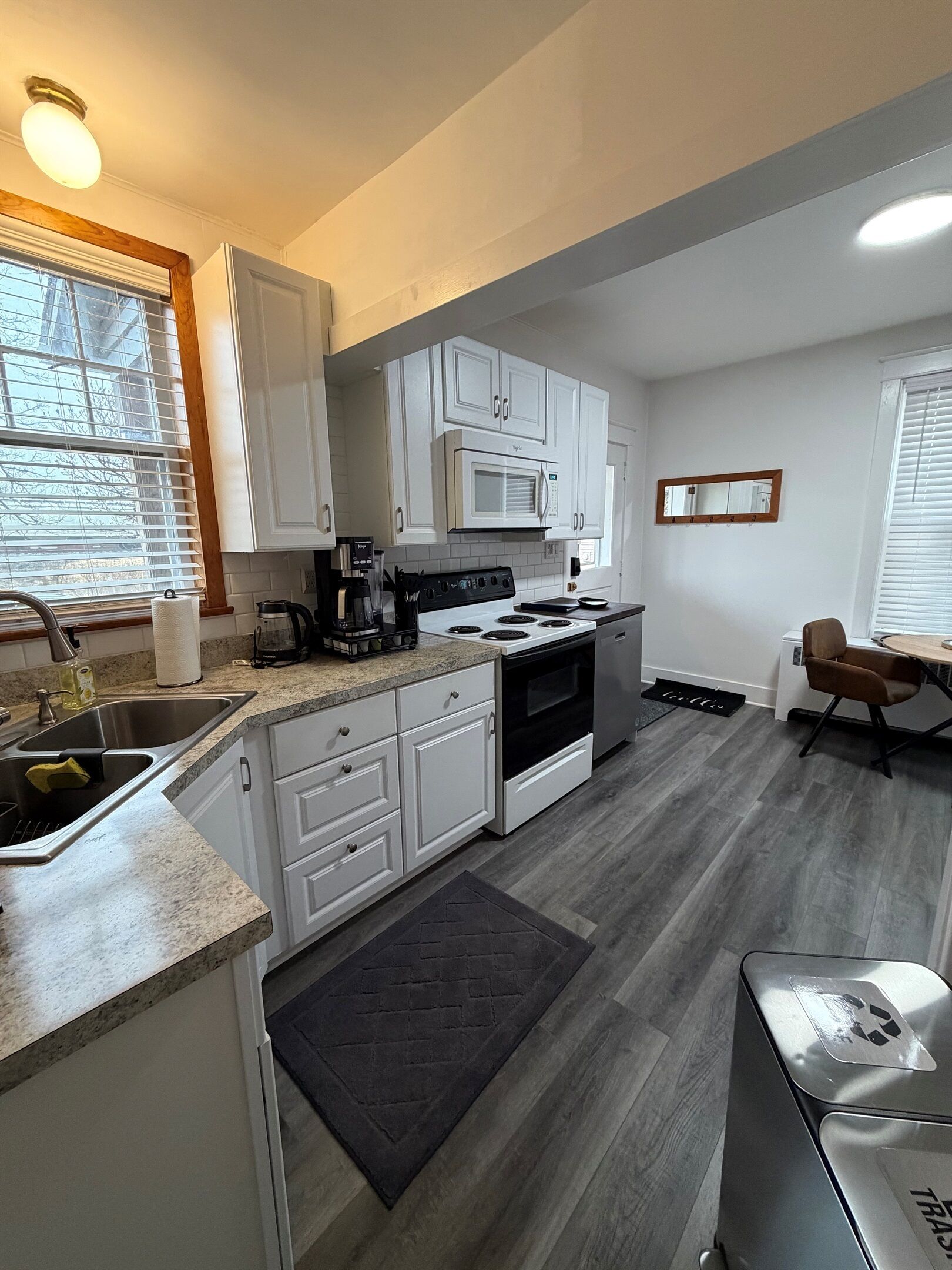 Frigorifero, microonde, forno, piano cottura