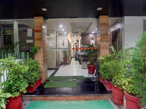 House | Reception - Collection O Shantivan Bus Terminal (Abu Road)