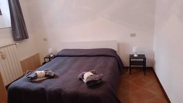 2 chambres, coffres-forts dans les chambres, lit parapluie