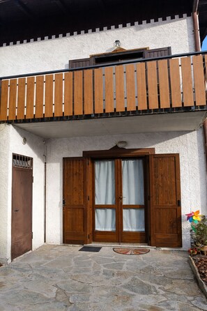 Exterior detail - Quiet apartment in Monno-Passo del Mortirolo near Ponte di Legno-tonale (Monno)