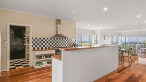 Private kitchen - Oceanfront Escape Kilcunda (Kilcunda)