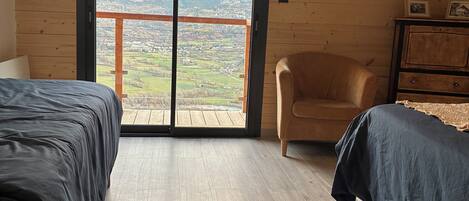 4 bedrooms, WiFi, bed sheets