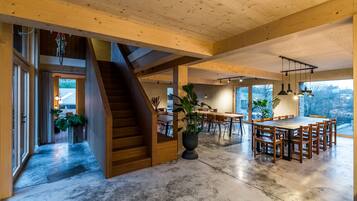 Comfort Chalet, Hill View | Dining