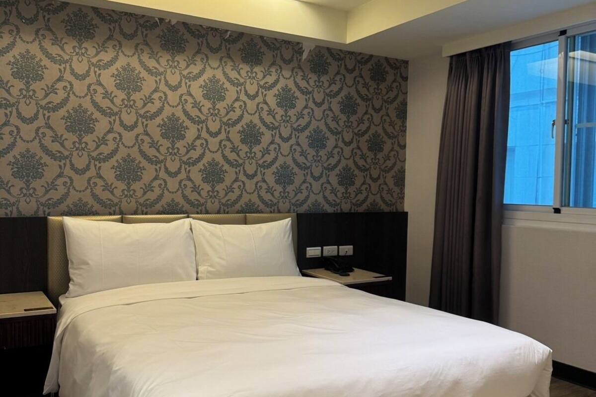 Basic Double Room, Canal View | Desk, free WiFi