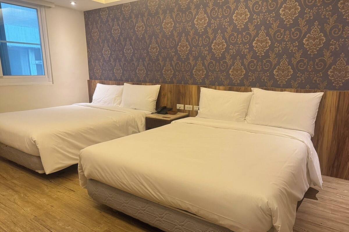 Basic Quadruple Room | Desk, free WiFi