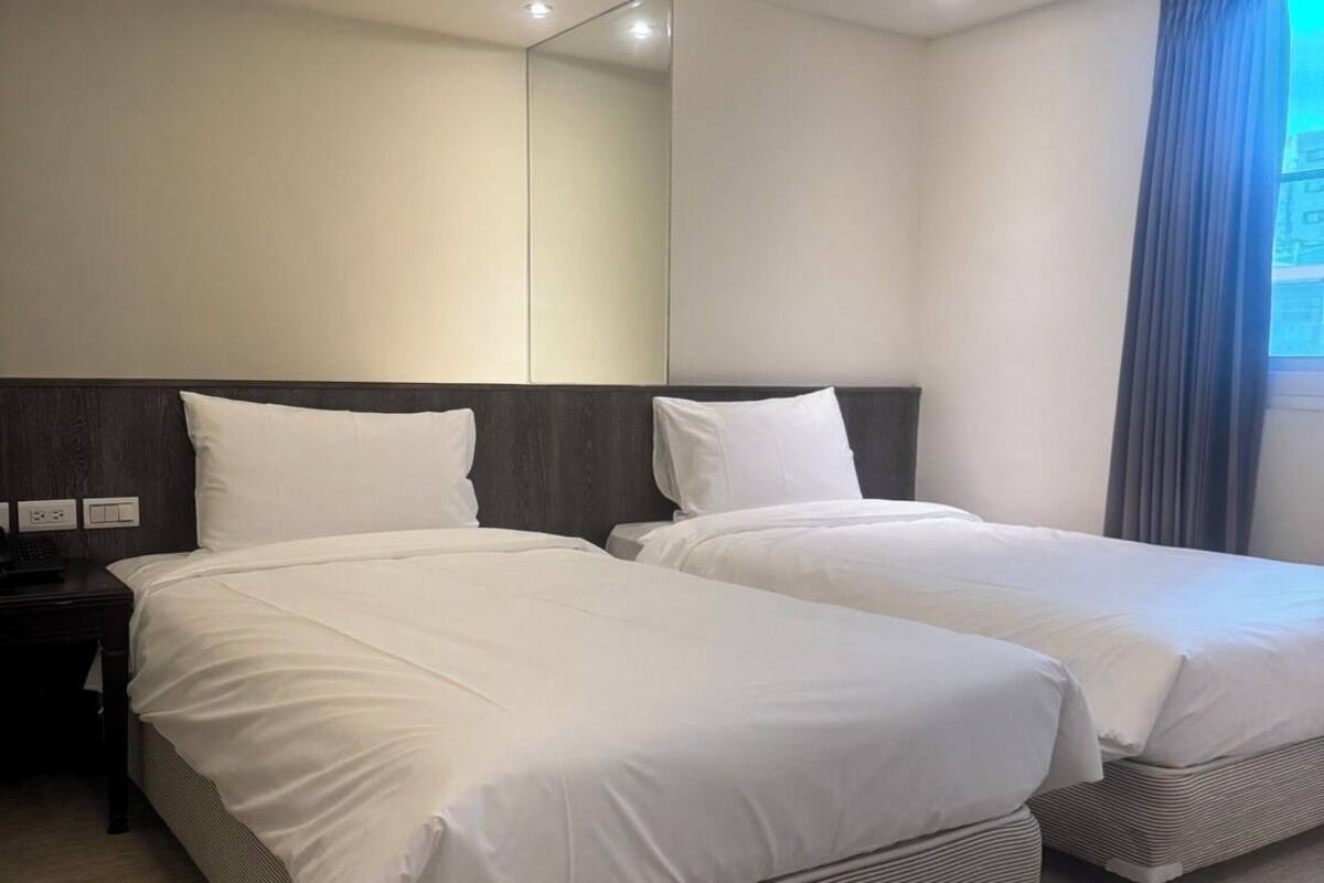 Basic Twin Room | Desk, free WiFi