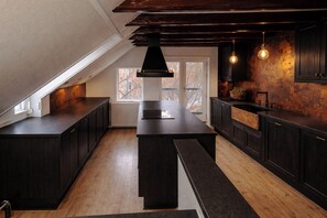 Stovetop - Crimson Autumn Suites JP (Aalborg)