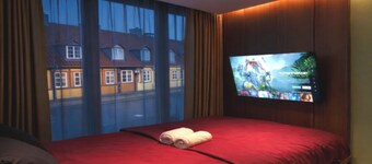 Crimson Autumn Suites JP