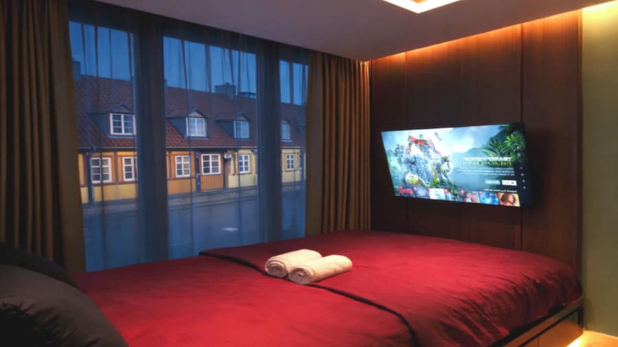 Crimson Autumn Suites JP