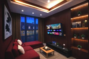 Deluxe Double or Twin Room, City View | Free WiFi - Crimson Autumn Suites JP (Aalborg)