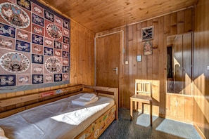 3 bedrooms, iron/ironing board, WiFi