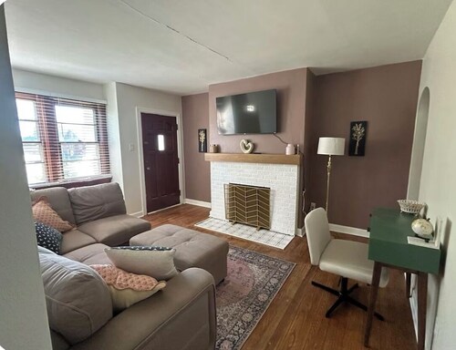 Cozy 1-Bedroom Duplex in Belleville