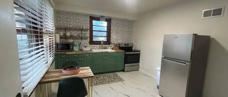 Micro-ondes, four, plaque de cuisson