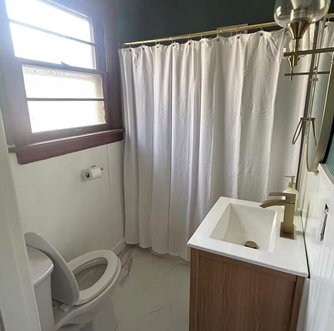 Hårføner, håndklær, såpe og toalettpapir