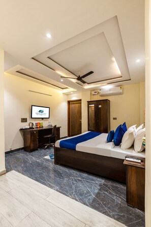 Desk, free WiFi - BNB Sakura (Gurugram)