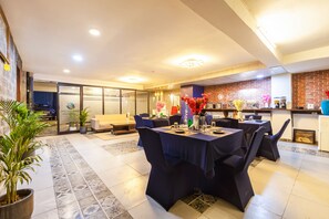 Restaurant - BNB Sakura (Gurugram)
