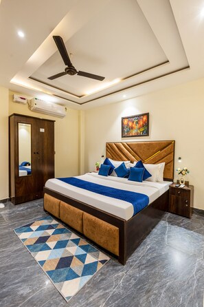 Desk, free WiFi - BNB Sakura (Gurugram)