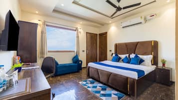 Executive Double Room | Desk, free WiFi