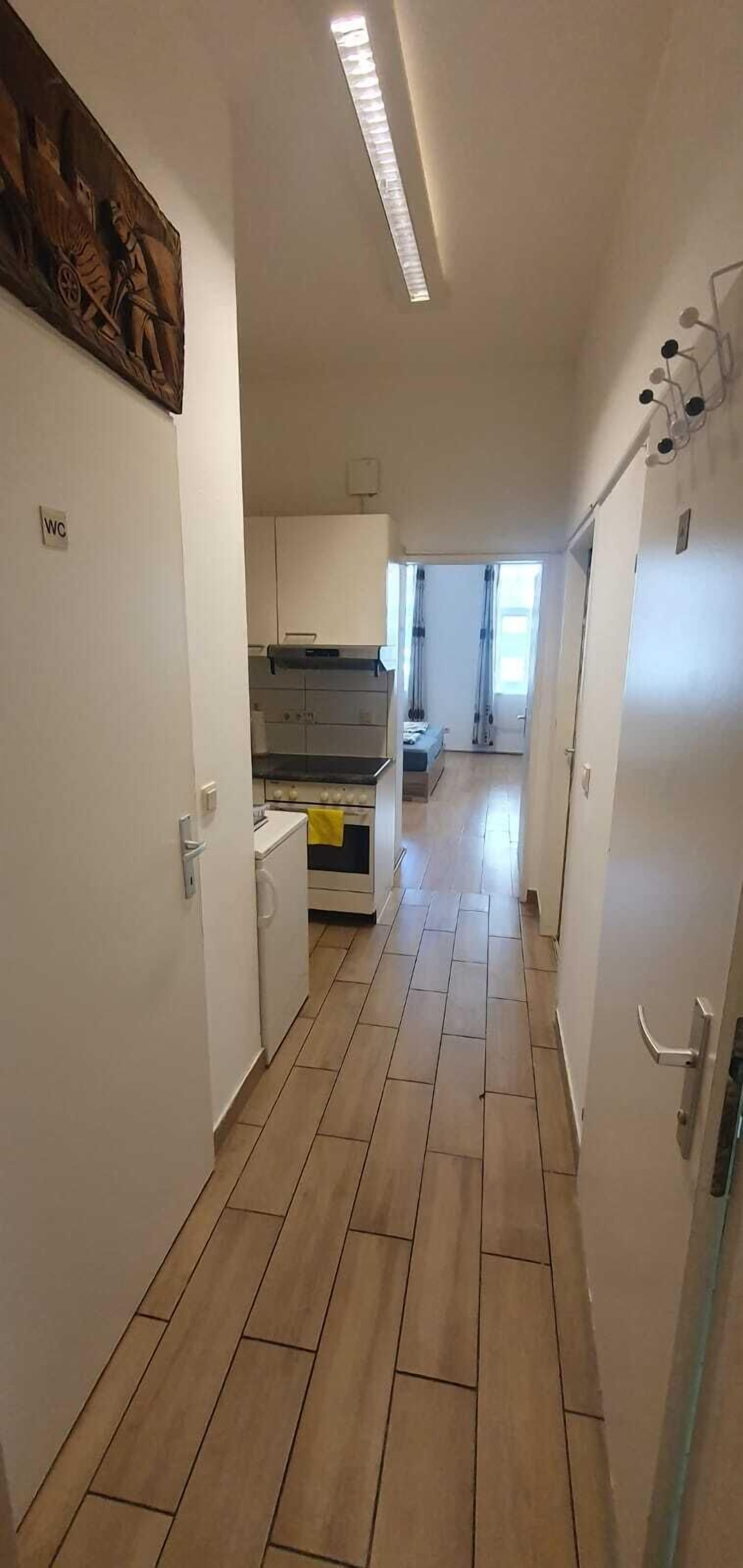 Basic-Apartment | Eigene Küche | Mini-Kühlschrank, Mikrowelle, Ofen, Herdplatte