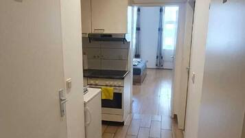 Basic-Apartment | Eigene Küche | Mini-Kühlschrank, Mikrowelle, Ofen, Herdplatte