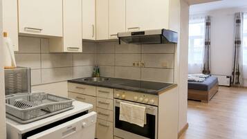Basic-Apartment | Eigene Küche | Mini-Kühlschrank, Mikrowelle, Ofen, Herdplatte
