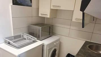 Basic-Apartment | Eigene Küche | Mini-Kühlschrank, Mikrowelle, Ofen, Herdplatte