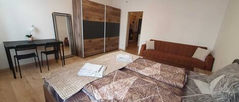 Basic Apartment | Iron/ironing board, free WiFi