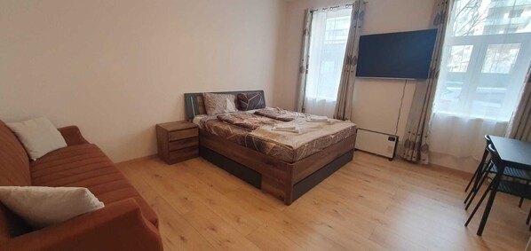 Basic Apartment | Iron/ironing board, free WiFi - Cozy 1BR 15 Min To Center Enkplatz U3 (Vienna)