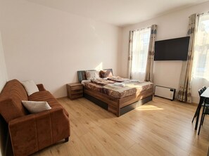 Basic Apartment | Iron/ironing board, free WiFi - 15-min to Center, Budget-Friendly 1BR Apartment (Vienna)