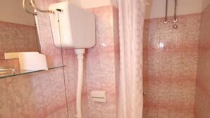 Apartment | Bathroom - Double Or Twin Room With Terrace and Sea View 10 (Zupa dubrovacka)