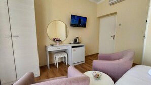 Apartment - Double Or Twin Room With Terrace and Sea View 10 (Zupa dubrovacka)