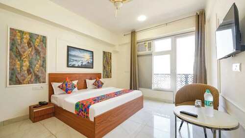 Hotel Golden Petals 