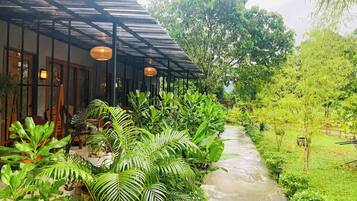 Deluxe-Doppelzimmer, Gartenblick | Terrasse/Patio