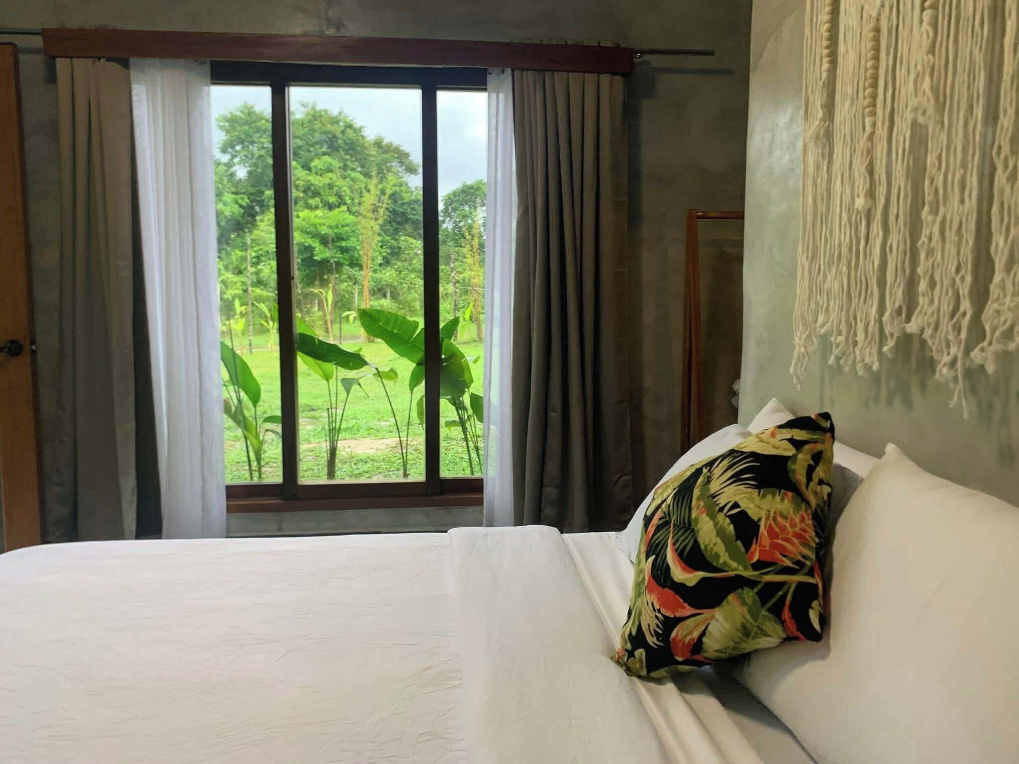 Fer et planche à repasser, Wi-Fi gratuit, draps fournis