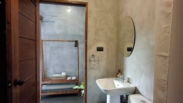 Deluxe-Doppelzimmer, Gartenblick | Badezimmer