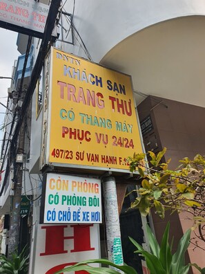 Front of property - Khach san Trang Thu - Su Van Hanh - Q10 (Ho Chi Minh)
