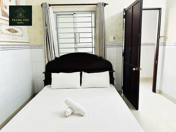 Basic Double Room, Air conditioning, City View | Free WiFi - Khach san Trang Thu - Su Van Hanh - Q10 (Ho Chi Minh)