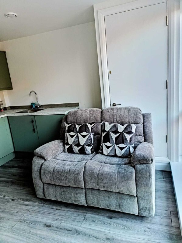 Smart TV - Modern 1 Bedroom Apt 1 near City Centre (Belfast)