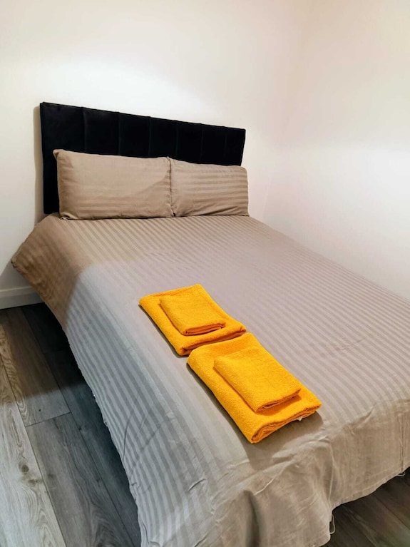 Modern 1 Bedroom Apt 5 Near City Centre - Belfast