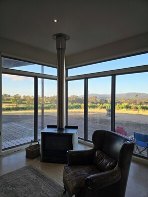 Interior - Relaxing Country Retreat in the Pyrenees Region – Modern Comfort, Quiet Escape (Landsborough)