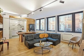Smart TV, offices - Charming Apartement center of Paris Montmartre (Paris)