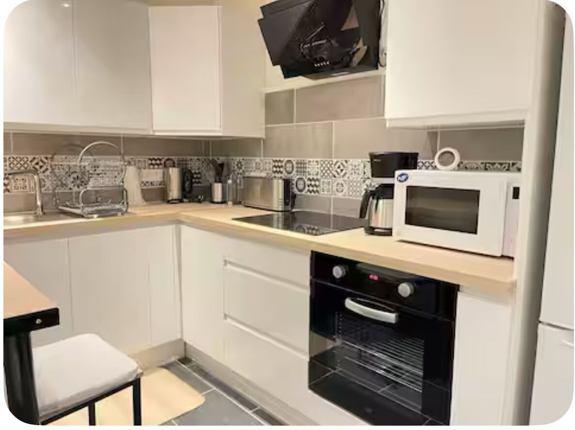 Micro-ondes, four, plaque de cuisson