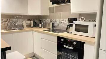 Micro-ondes, four, plaque de cuisson