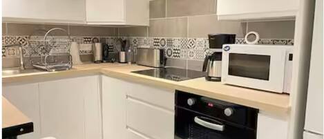 電子レンジ、オーブン、コンロ