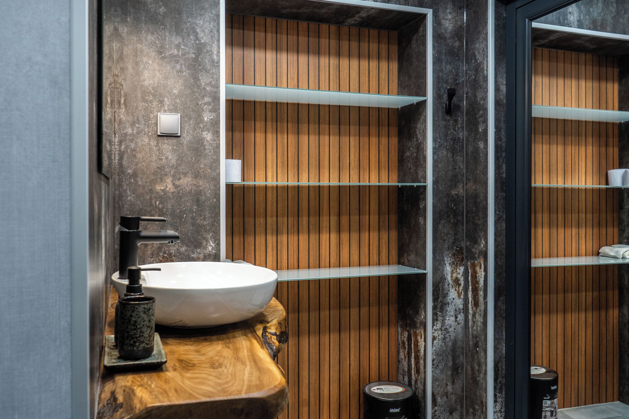 Deluxe Apartment, Balcony, City View | Bathroom | Hair dryer, towels