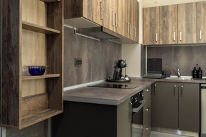 Deluxe Apartment, Balcony, City View | Private kitchen | Full-sized fridge, microwave, dishwasher, cookware/dishes/utensils - Apartment 8 (Lovech)