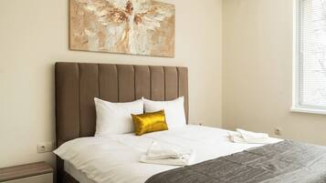 Deluxe Apartment, Balcony, City View | Soundproofing, iron/ironing board, free WiFi