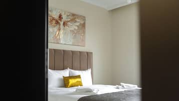 Deluxe-huoneisto, parveke, kaupunkinäköala | Äänieristys, silitysrauta/-lauta, ilmainen Wi-Fi