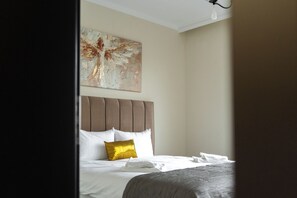 Deluxe-huoneisto, parveke, kaupunkinäköala | Äänieristys, silitysrauta/-lauta, ilmainen Wi-Fi